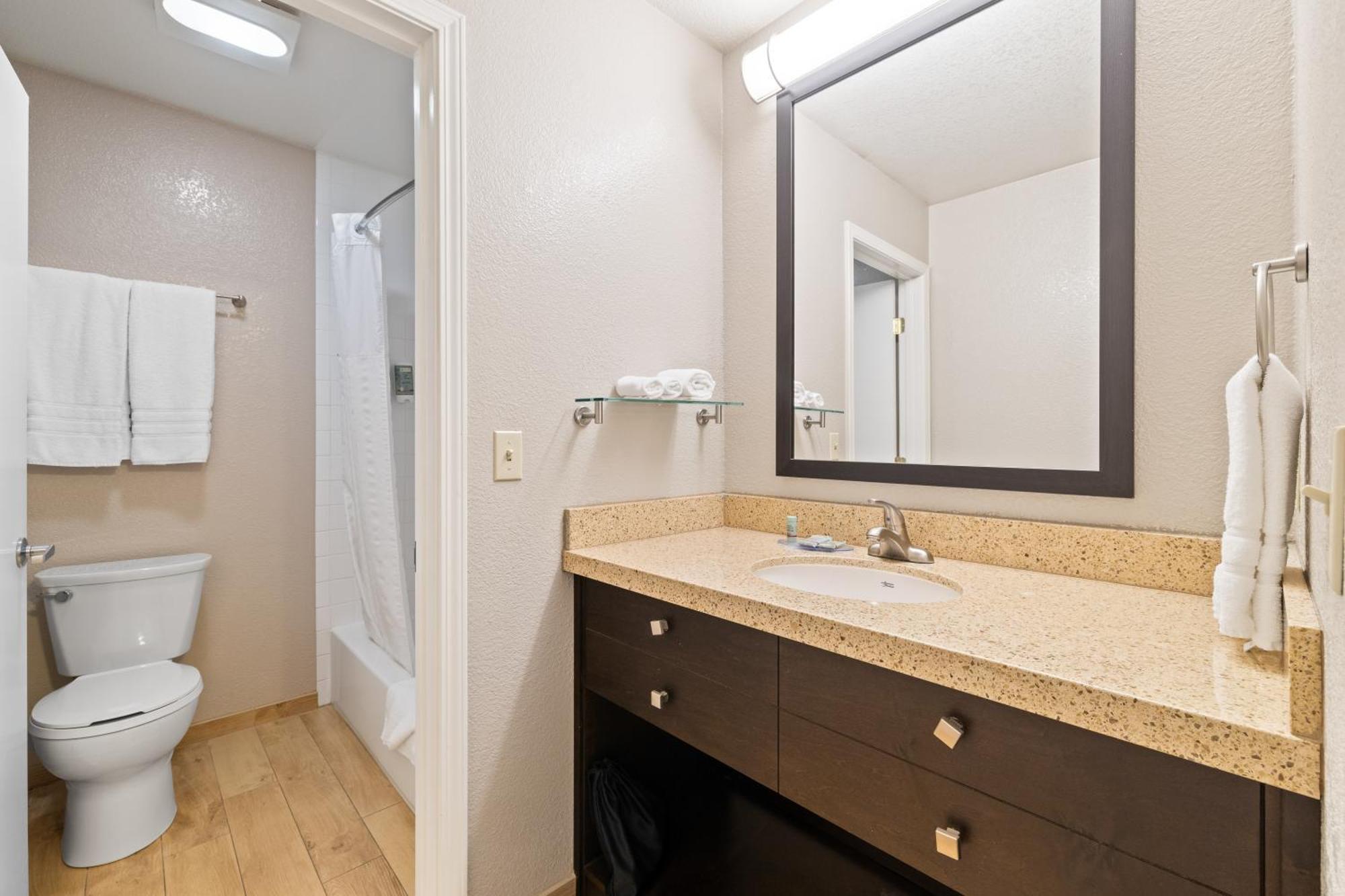 Western 3* Petaluma