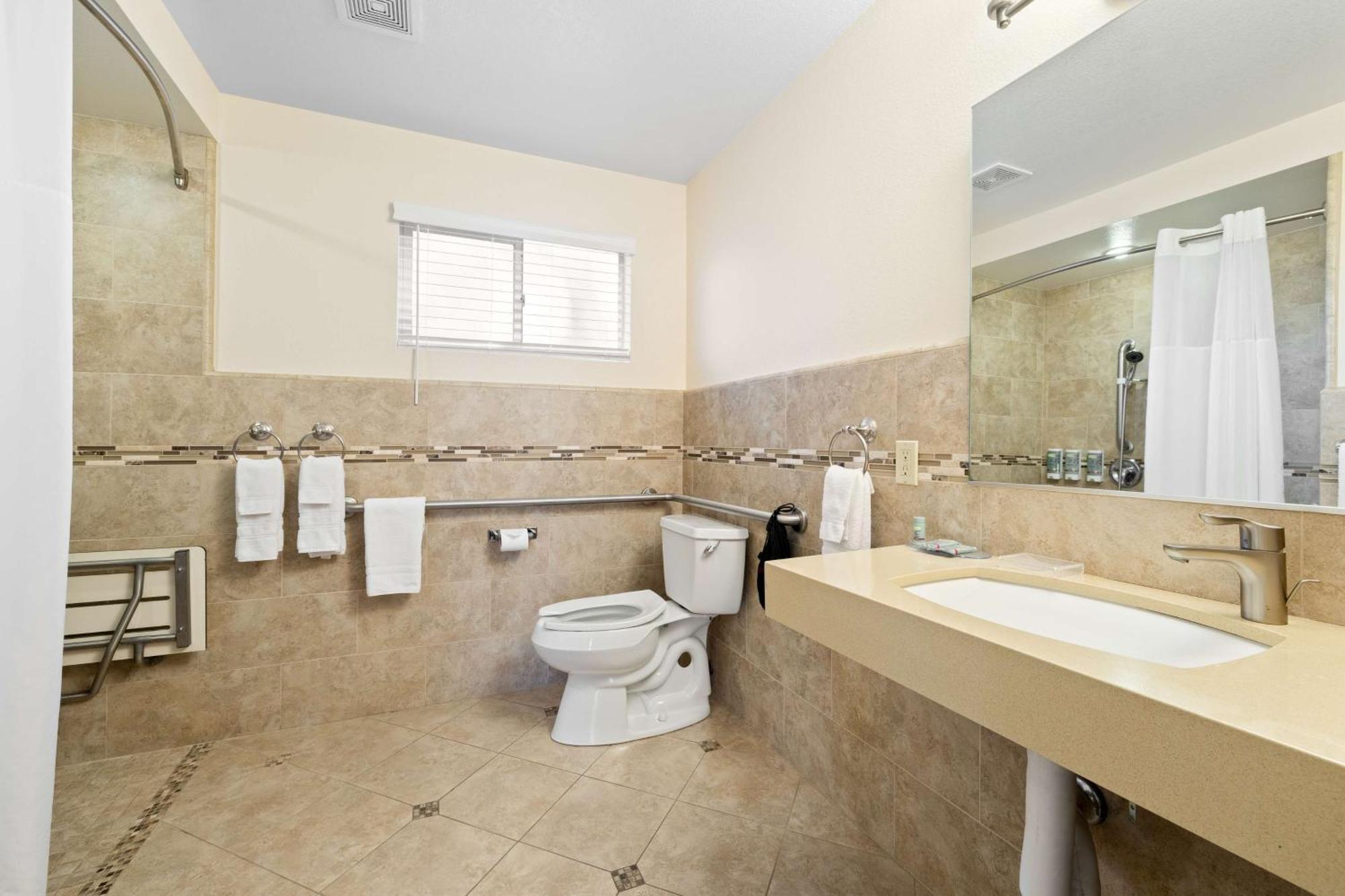 Western 3* Petaluma