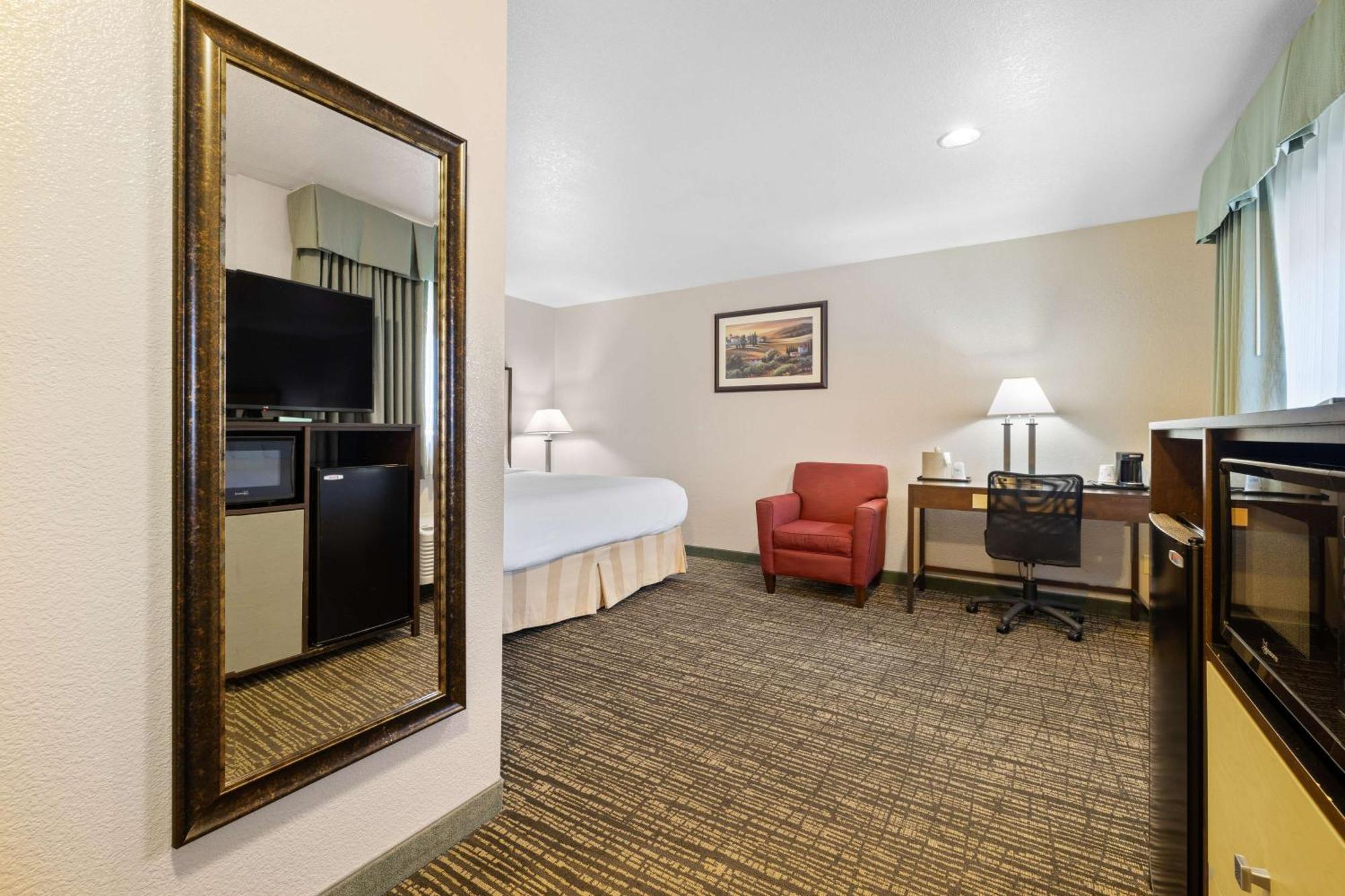 Western 3* Petaluma