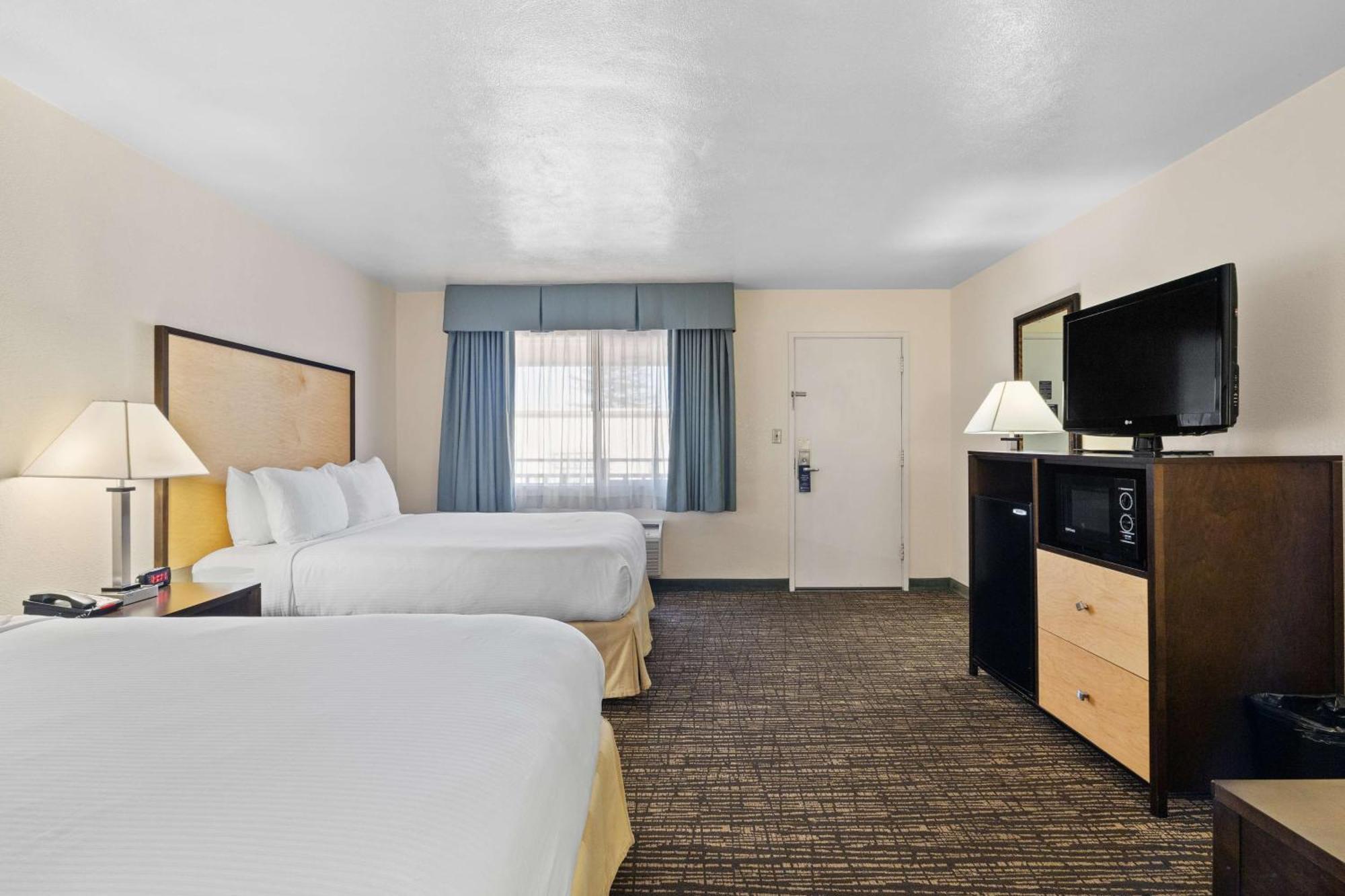 Western 3* Petaluma